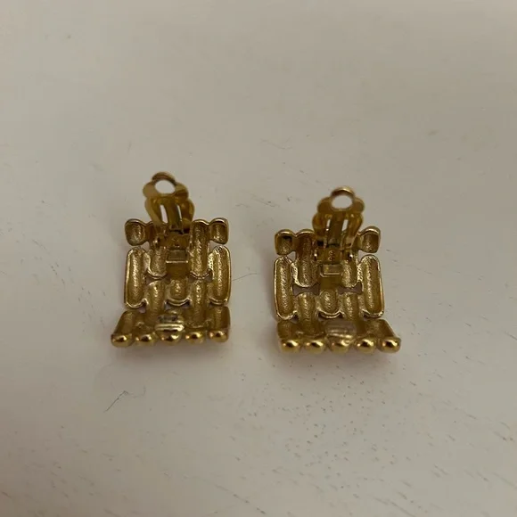 GIVENCHY VINTAGE PARIS NEW YORK LARGE GOLD PLATE CLIP ON EARRINGS - Picture 9 of 12